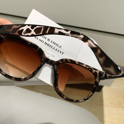 New Fashion Sunglasses Elegant Large Frame Sunglasses Retro Style Glasses Men and Women Alike Sun Glasses UV400 Shades